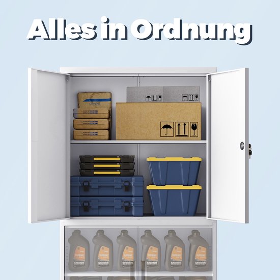 Open witte stalen archiefkast met diverse opbergdozen, koffers en flessen op 4 planken. Tekst: Alles in Orde