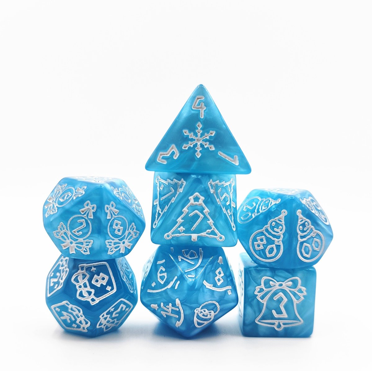 Lapi Toys - Dungeons and Dragons dobbelstenen - D&D dobbelstenen - D&D polydice - 1 set (7 stuks) - Kerst - Met witte kerstsymbolen - Acryl - Lichtblauw - Wit