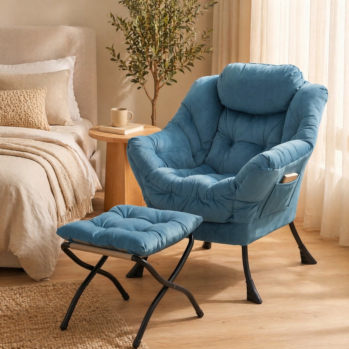 COVREO Fauteuil met hocker blauw – stoffen zitting, metalen frame, armleuningen en zijvak
