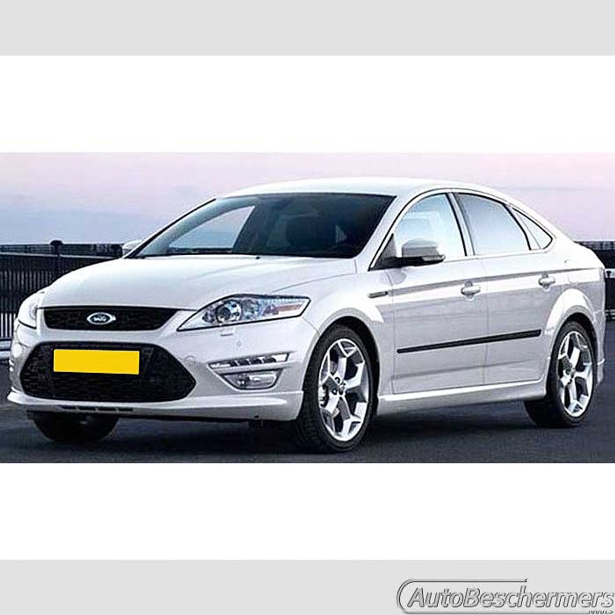 Stootlijsten set zwart voor Ford Mondeo 5-deurs 06.2007-12.2014. De stootstrips zijn zelfklevend. Set a 4 stuks (#1620)