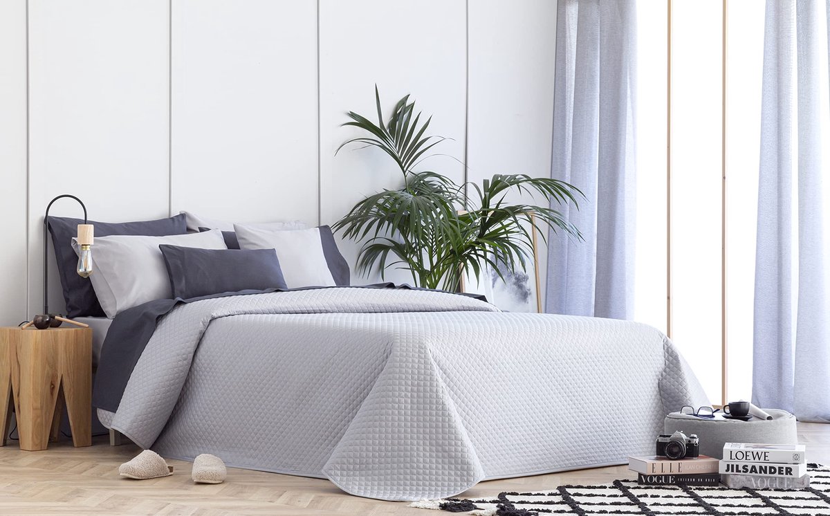 Omgoods - Microfibre Bedsprei - Lichtgrijs, Multifunctioneel voor Alle Seizoenen