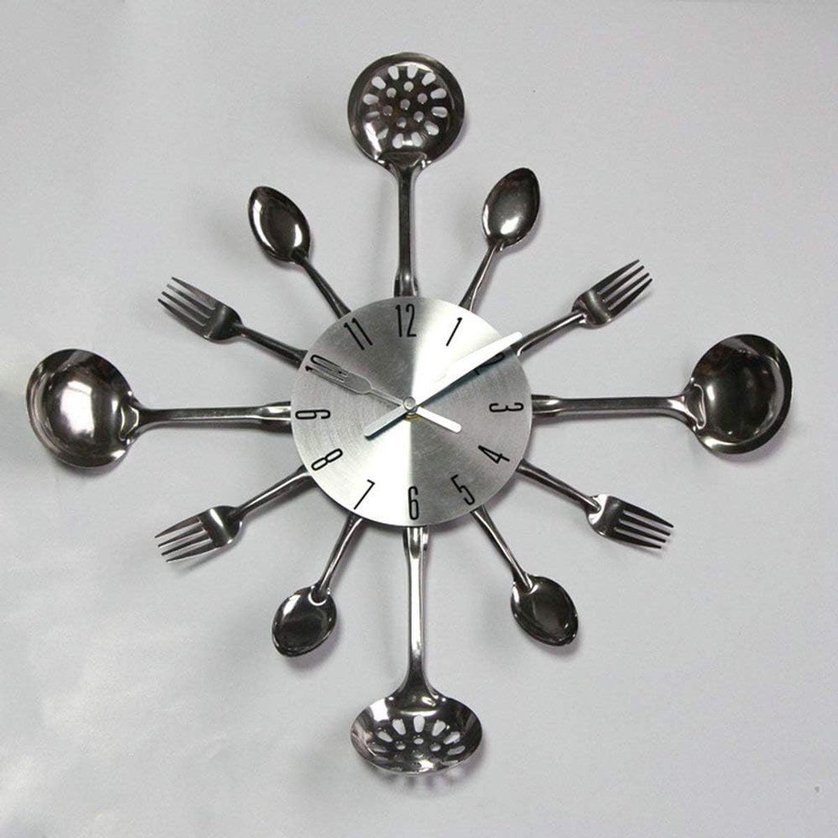 SnelShoppen - Moderne Wandklok Keuken 40x40cm - Stijlvolle Metaal Klok met Bestek Design - Silent Beweging - Decoratieve Wanddecoratie voor Keuken en
