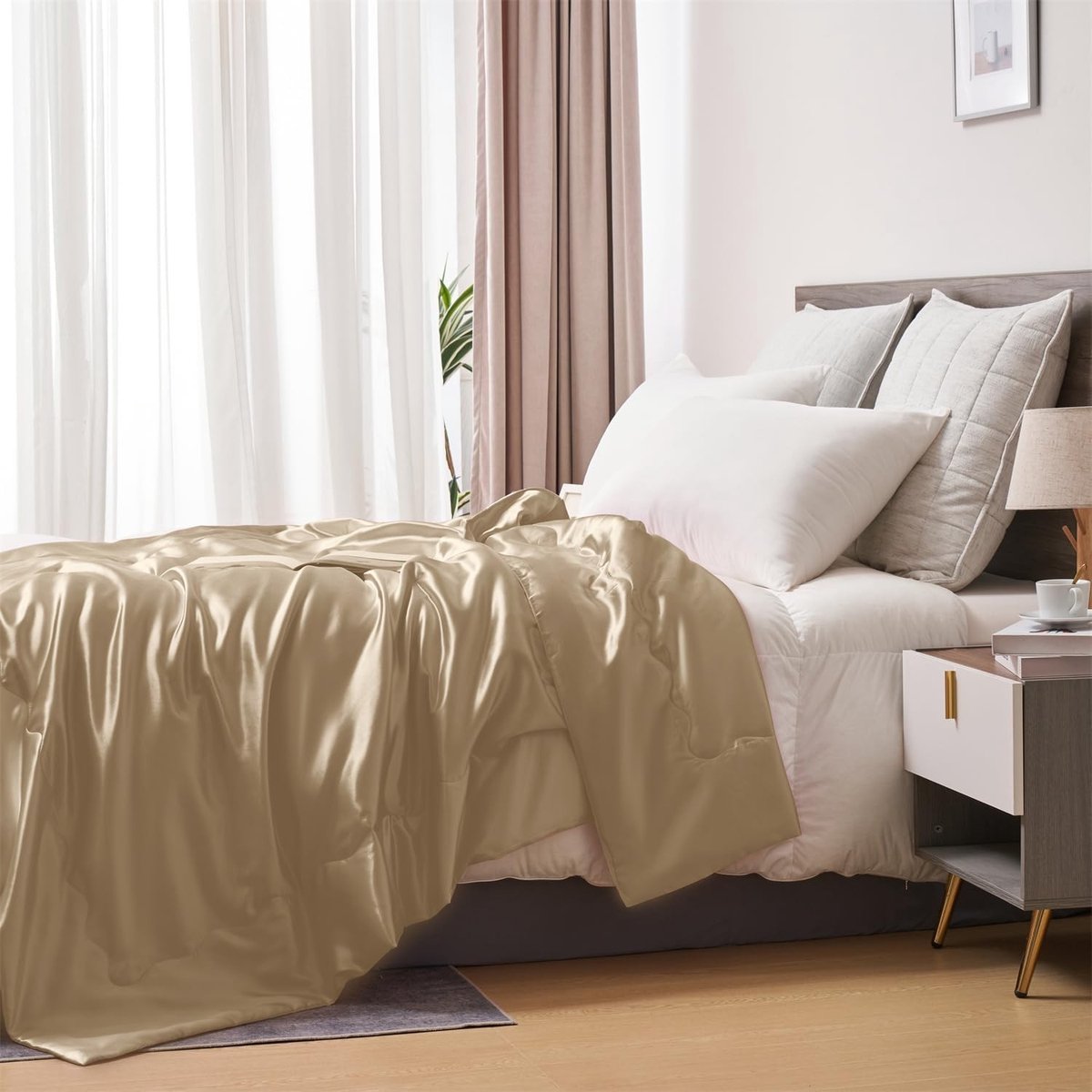 Zijdeachtige deken 150 x 200 cm in beige, luxe bedsprei voor slaapkamer en bank, comfortabel en ademend