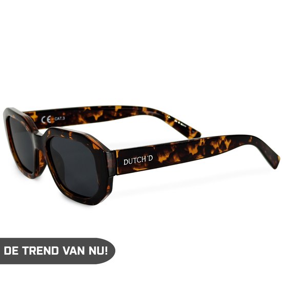 Schildpadkleurige zonnebril met donkere glazen en dikke pootjes met 'DUTCH'D' logo.