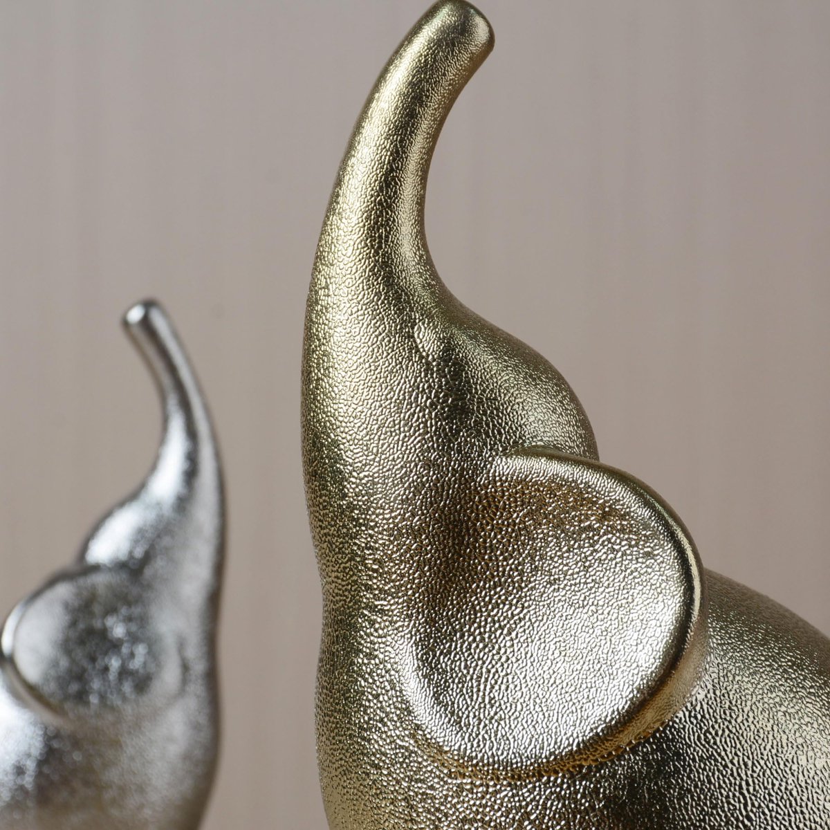 SnelShoppen - 2 stuks olifant standbeeld figuur dier sculptuur home decor 20 cm - Kunststof decoratie voor woonkamer, tuin, feest en kinderkamer