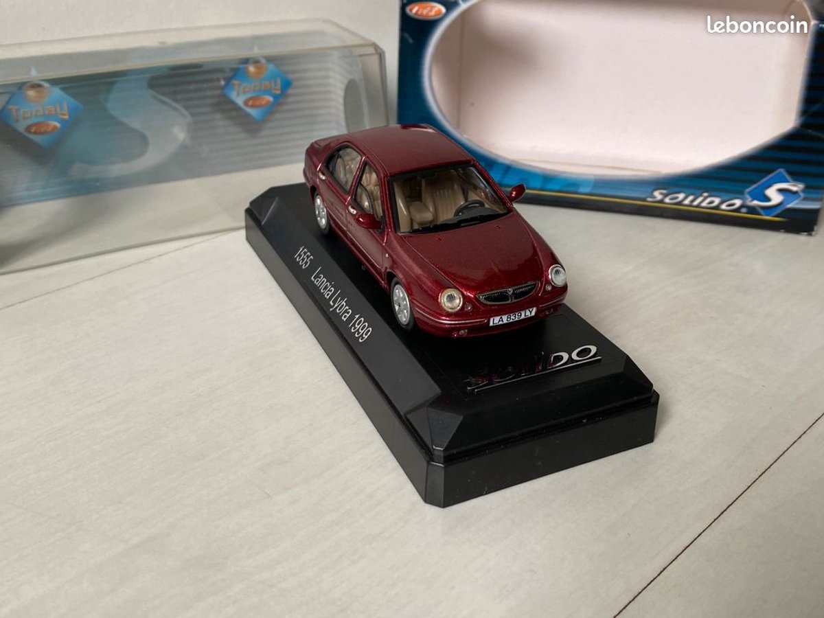 Modelauto Lancia Lybra 1999 red metallic - Schaal 1:43