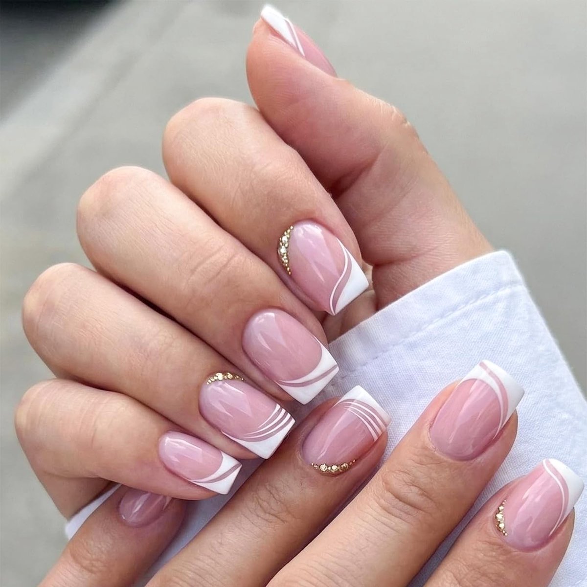 SolidKeus - Press on Nagels 24 Stuks, Middellang Vierkant, Franse Stijl, Zelfklevend