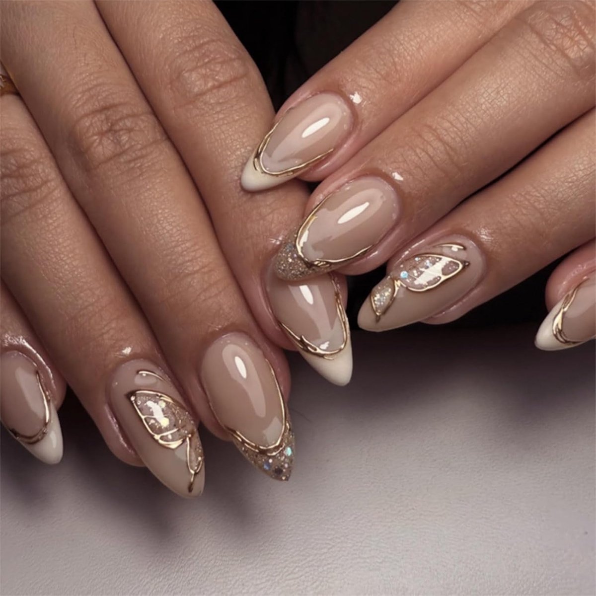24 Stuks 3D Goud Glitter Amandel Medium Valse Nagels (12 Maatjes) - Frans Design voor Vrouwen & Meisjes | Feest & Thuis DIY Aanplakbare Kunstnagels