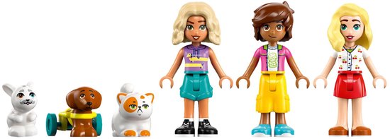 Trois mini-poupées LEGO Friends, un lapin blanc, un chien marron et un chat blanc aux taches orange.