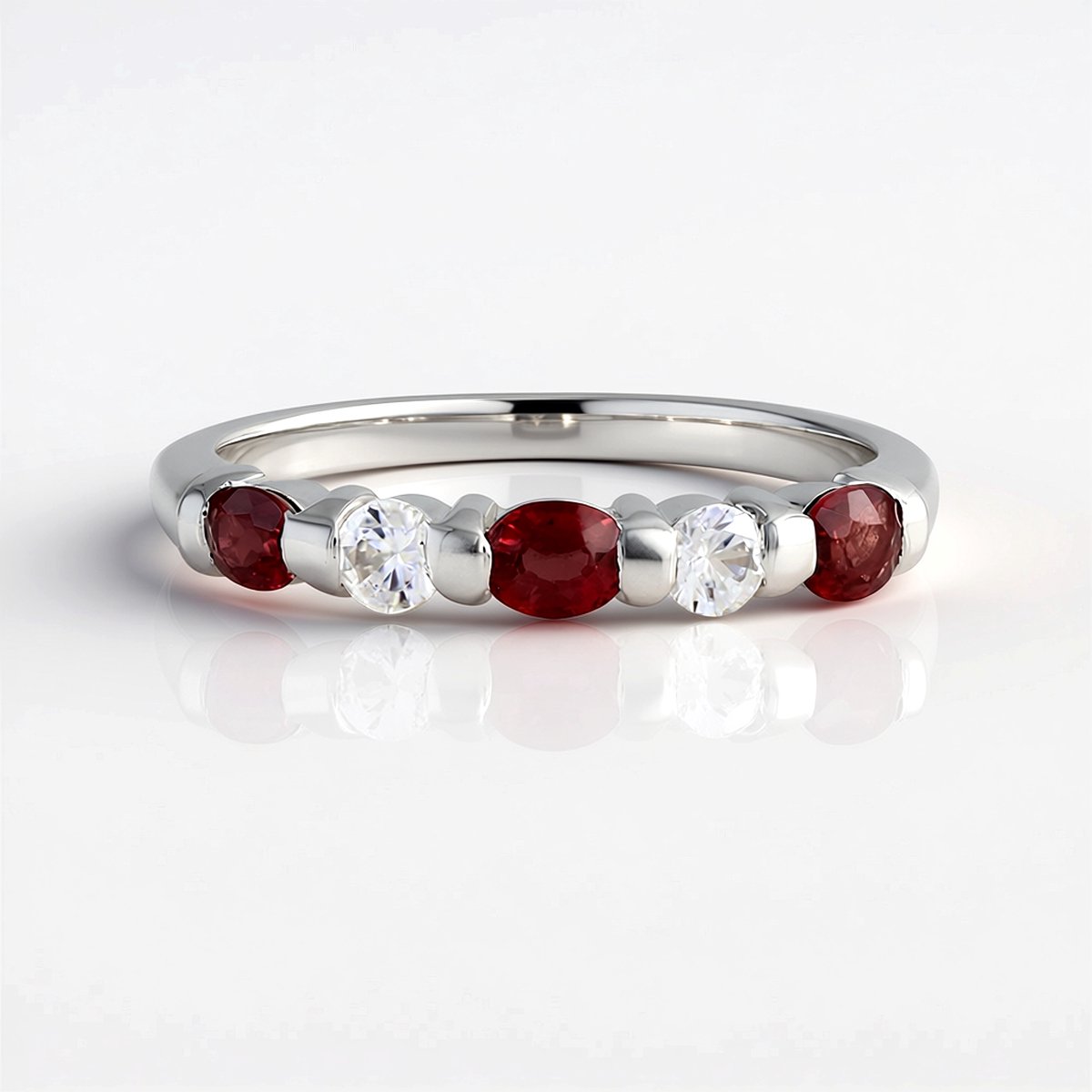 Cavill - Elegante Zilveren Ring - 925 Sterling Zilver Geplateerd - 0,58 ct Ovale Robijn Tanzania - 0,30 ct Zirkonen - Luxe Sieraad