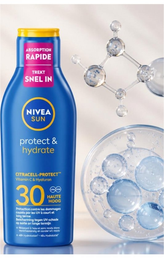 Een blauwe fles Nivea Sun protect & hydrate zonnebrandcrème met SPF 30 en tekst 'Absorptie rapide'.