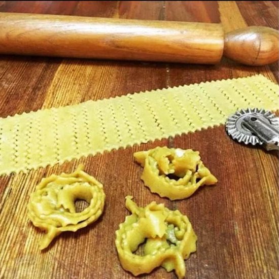 Cutter Seal met ronde rolvorm, robuust en stabiel, met houten handvat en geribbelde rand, spaghettipers, spaghettipers voor thuis en keuken, decoratie, zelfgemaakt, 3,5 cm diameter — afbeelding 3