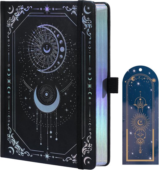 Carnet noir avec une impression argentée de soleil et de lune, entouré d'étoiles. Comprend un marque-page au design similaire.