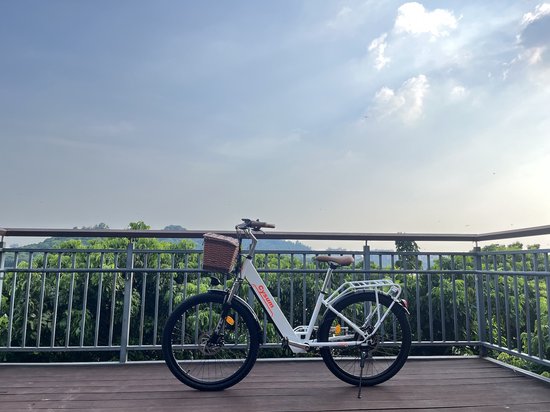 SmartAI Elektrische Fiets -26 Inch E-bike - 36V 10Ah Uitneembare Accu - Actieradius 80 km - Shimano 7 Versnellingen - Schijfremmen - Verlichting- Elektrische stadsfietsen- Elektrische fietsen voor dames- Ideaal voor Woon-werkverkeer -Wit — afbeelding 5