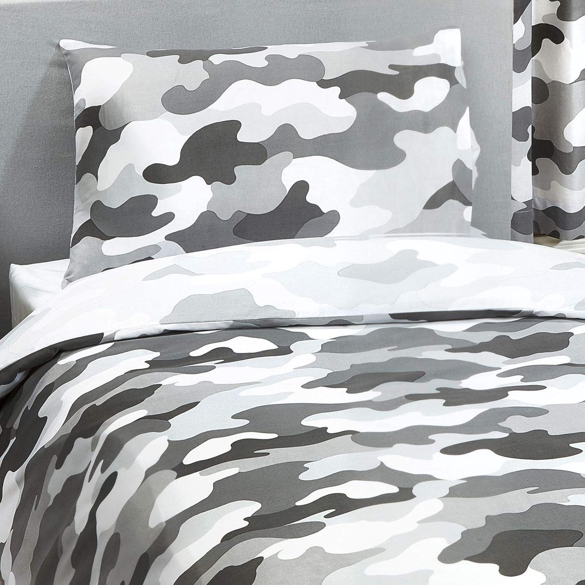 Dekbedovertrek Set - Grijs Camouflage - Inclusief Hoeslaken en Gordijnen - Perfect voor Kinder- en Tienerkamers - ShopVlot