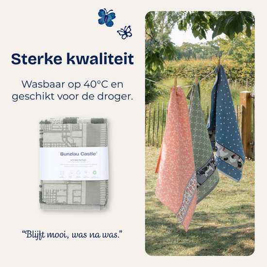 Trois torchons suspendus à une corde à linge : rose à fleurs, vert à carreaux, bleu à pois et poules.