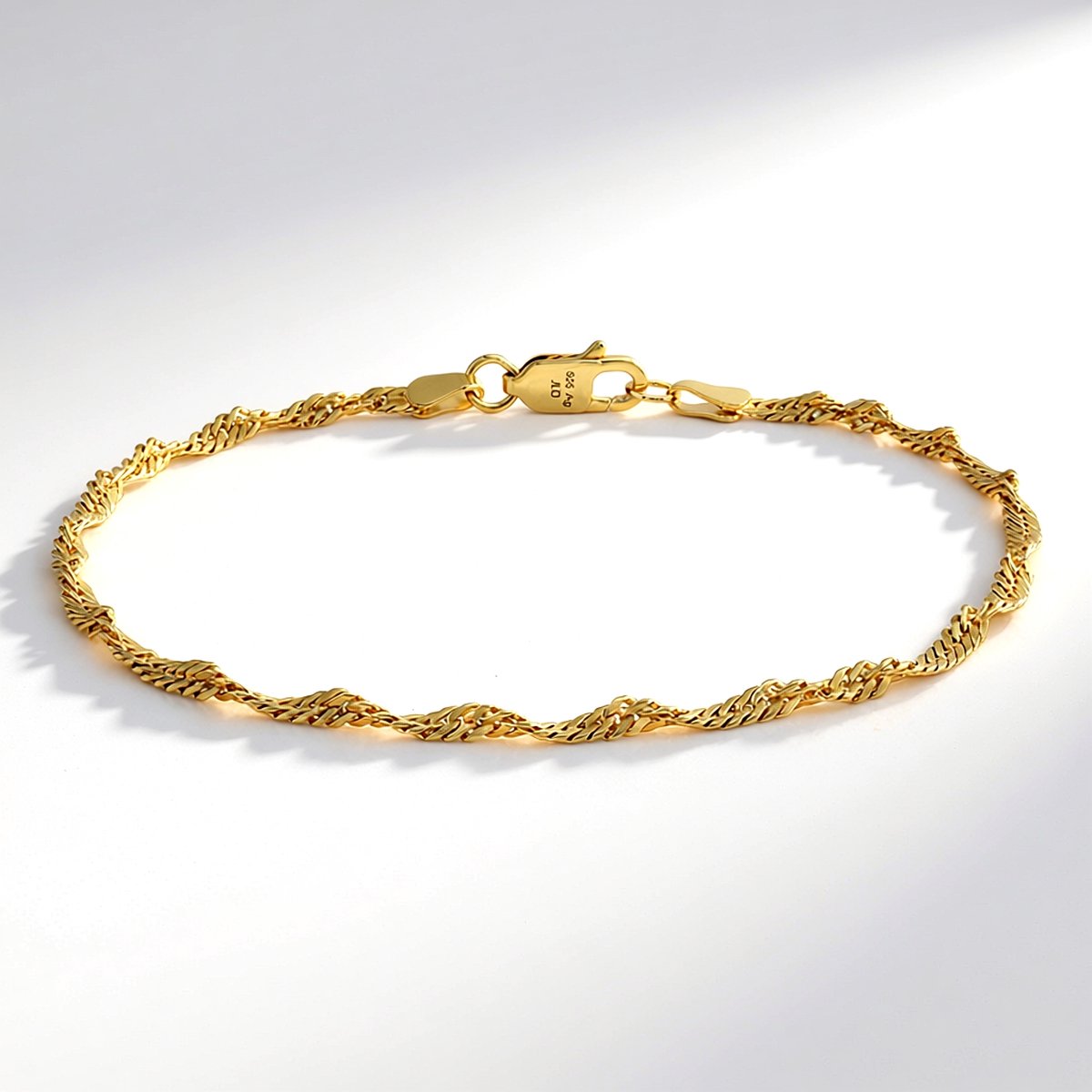 Cavill - 925 Sterling Zilver Vergulde Dames Armband - 19 cm - Gevlochten Golvend Design - Chique Zilveren Sieraad met Karabijnsluiting