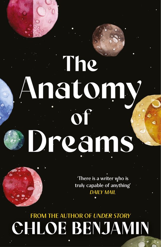 Boekomslag van 'The Anatomy of Dreams' met watercolor planeten en sterren. Tekst: 'The Anatomy of Dreams' door Chloe Benjamin.