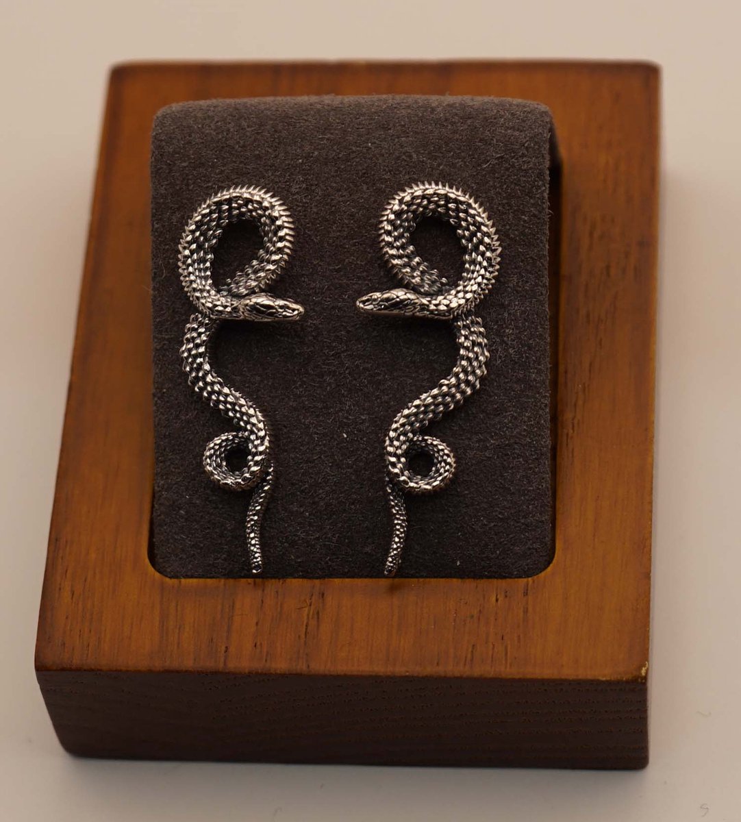 Sterling zilveren oorknopjes slang - slangen oorbellen gemaakt van 925 zilver - zilveren slang oorknoppen - stoere dieren oorbellen - silver animals earring - ruige dieren oorknopjes - leuke wilde dieren oorbellen