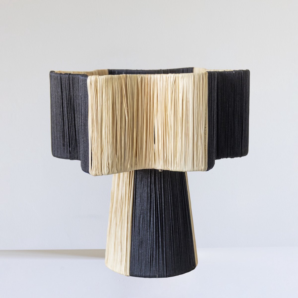 Tafellamp Zwart – Bloemvorm - Raffia & Touw - Handmade - Marrakech