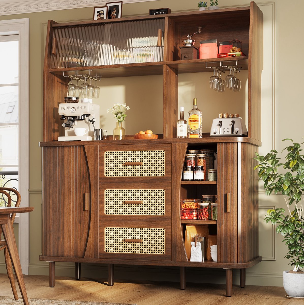 DESMIU Keukenkast - Buffelkast Met Glas Schuifdeuren En Rotanlook Laden - Voor Keuken Of Eetkamer - MDF En Metaal - 140x40,5x174,5 Cm - Walnoot