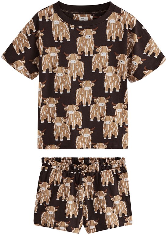 Bruin pyjamaset met Hamish de hooglandkoe-print, bestaande uit een T-shirt met korte mouwen en korte broek.