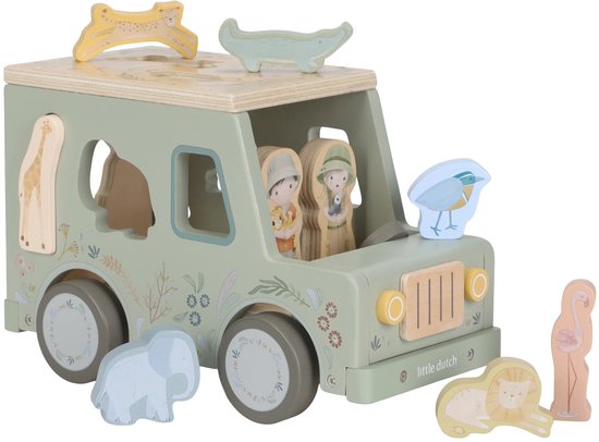 Lichtgroene houten jeep met safari-afbeeldingen. Met poppetjes en dierenfiguren zoals een leeuw, olifant en flamingo.
