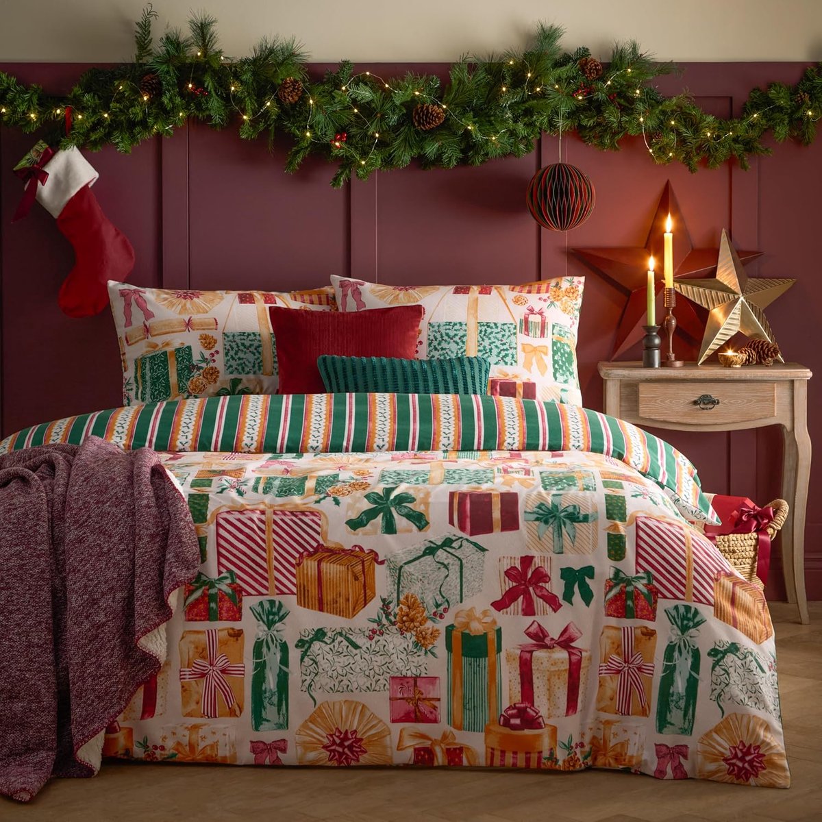 SnelShoppen - All Wrapped Up Dekbedovertrekset (Emerald/Rood - King) | Reversible Gestreept Feestelijk Kerstbeddegoed | Easycare Polycotton | Perfect