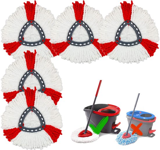 Cinq têtes de balai en microfibre rouge et blanche avec support triangulaire, à côté d'un seau à frange rouge et gris et d'un seau bleu.