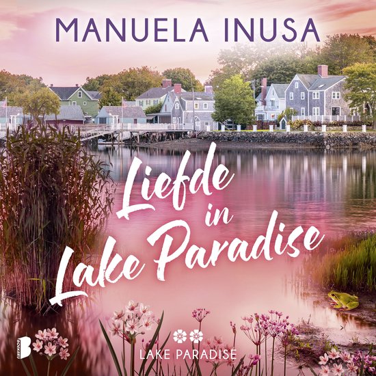 Couverture du livre 'Liefde in Lake Paradise' avec des maisons roses, violettes et bleues au bord d'un lac avec une grenouille au premier plan.