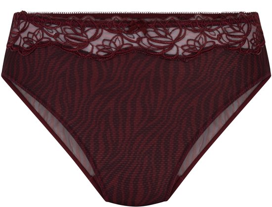 Rode slip met tijgerprint en een brede kanten boord met bloemenpatroon.