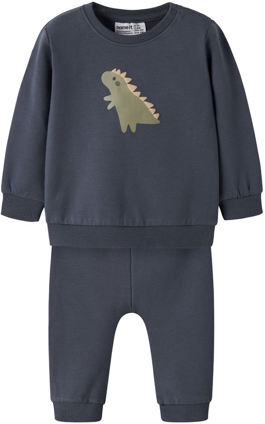 Donkergrijze Name It sweatshirt en broekset met dinosaurusopdruk.