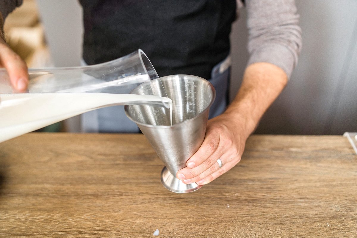 Maatbeker 0,75 liter - roestvrijstaal - met voet - ideaal voor nauwkeurig afmeten - ShopVlot