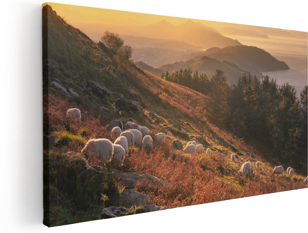 Artaza Canvas Schilderij Schapen in de Bergen - 180x90 cm - Groot - Wanddecoratie Woonkamer - Schilderijen - Muurdecoratie