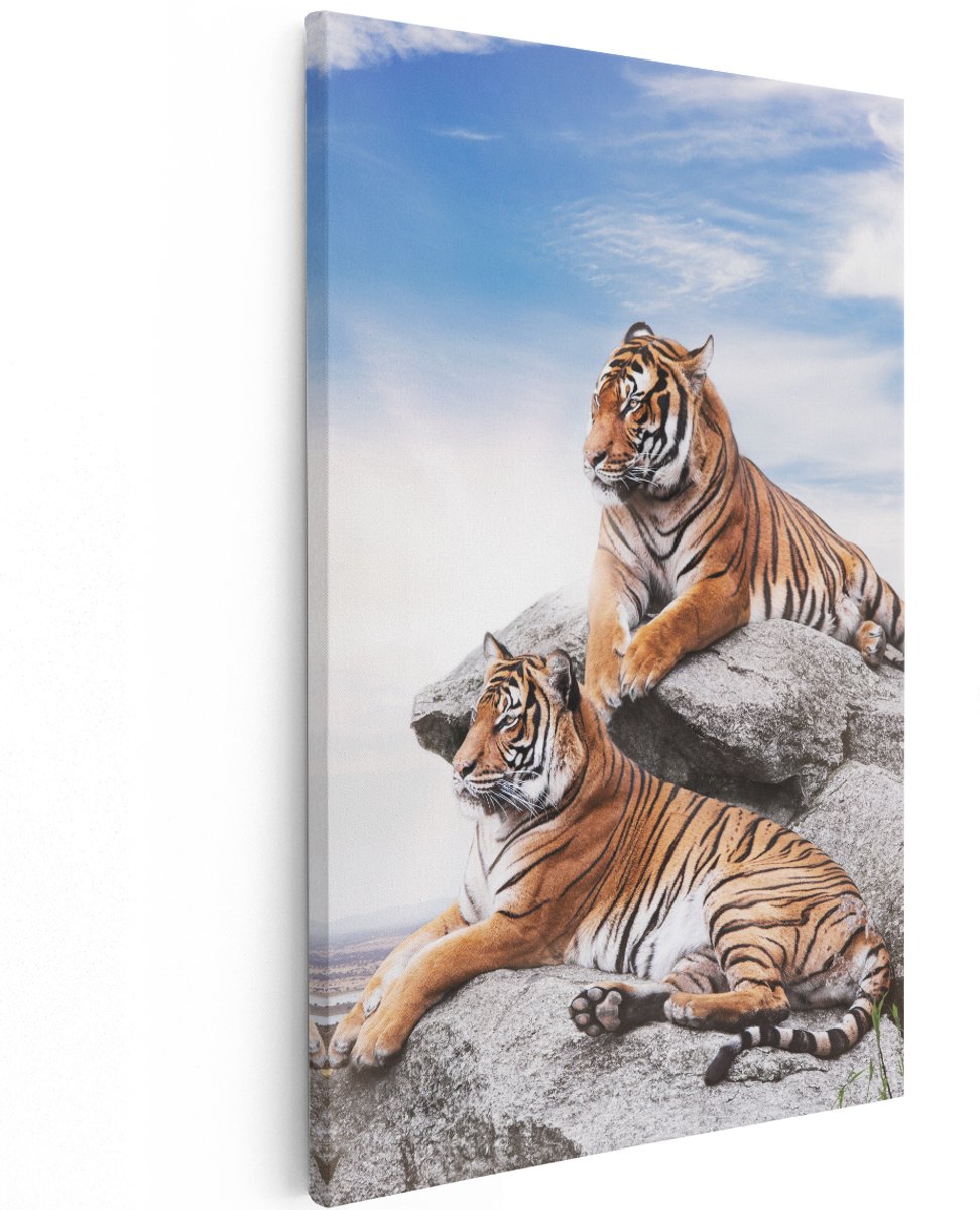 Artaza Canvas Schilderij Twee Tijgers Op Rotsen Met Het Blauwe Lucht - 120x180 cm - Groot - Wanddecoratie Woonkamer - Schilderijen - Muurdecoratie