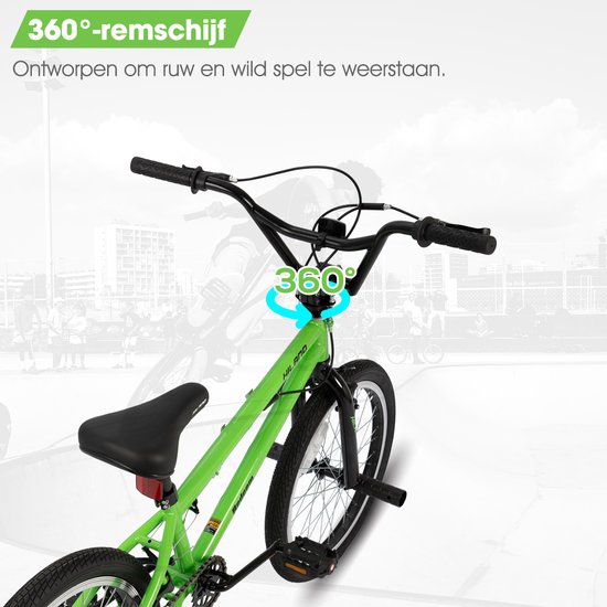 Groene kinder BMX fiets met 360-graden gyrosysteem en zwarte onderdelen. Achtergrond toont skaters.