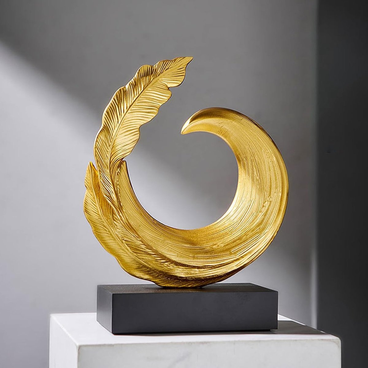 Abstracte kunst sculptuur, hars goud decoratief standbeeld, moderne blauwe ornamenten voor woonkamer, decorativas - ShopVlot