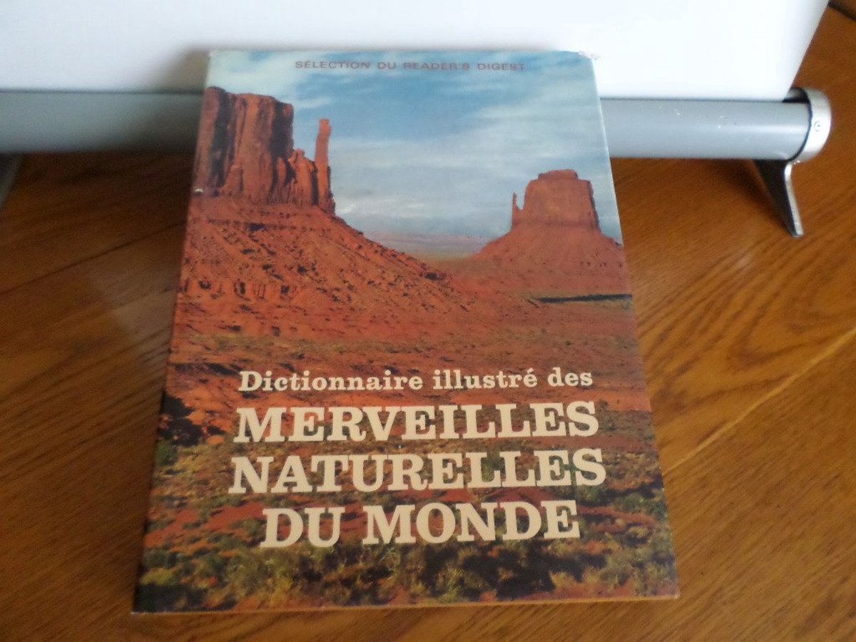 Dailygoods - Dictionnaire Illustré des Merveilles Naturelles du Monde - Hardcover