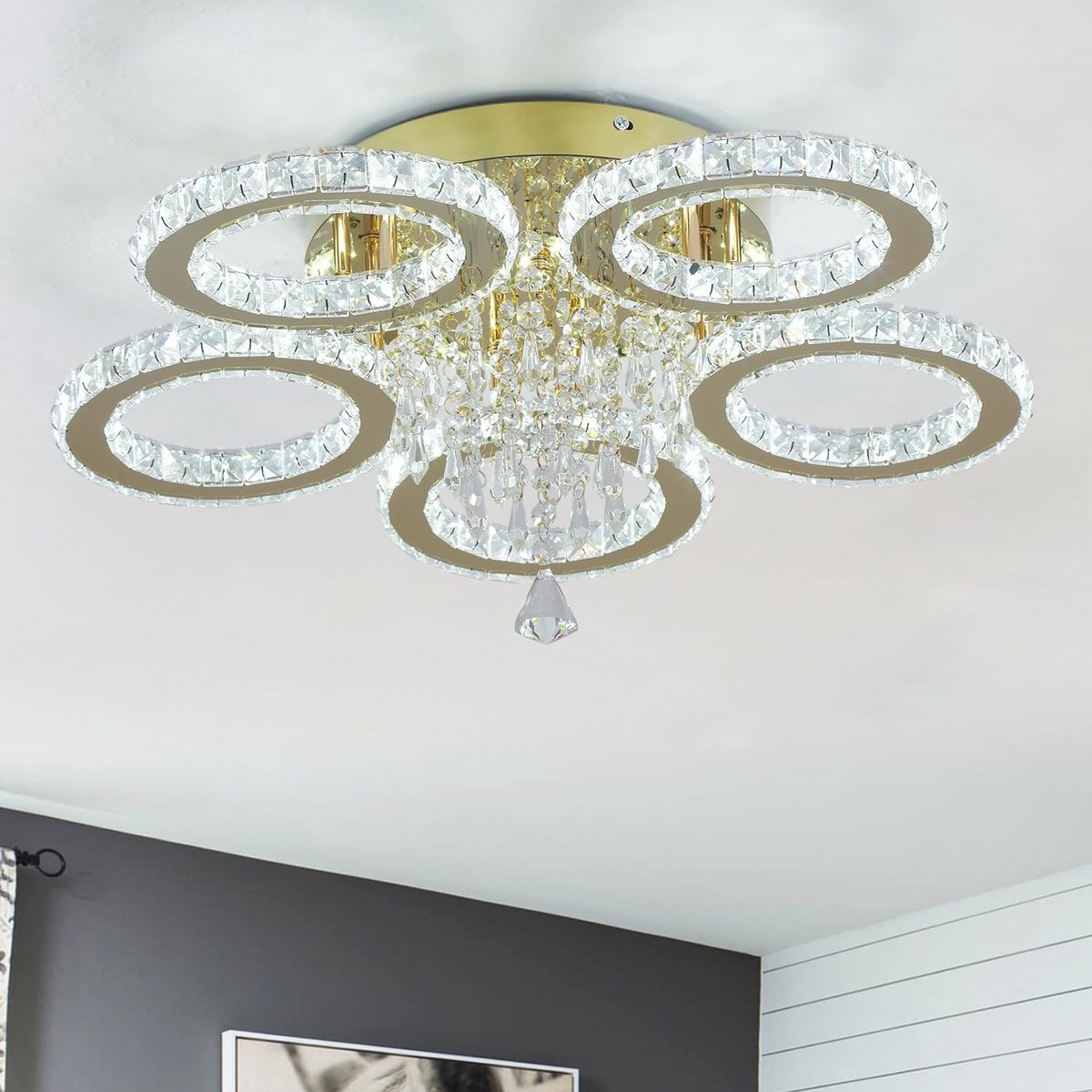 Dailygoods- Kroonluchter Moderne LED - Gouden Plafondlamp met 5 Ringen - Wit Licht - Slaapkamer/Woonkamer/Eetkamer - Schitterende Kristallen Afwerking