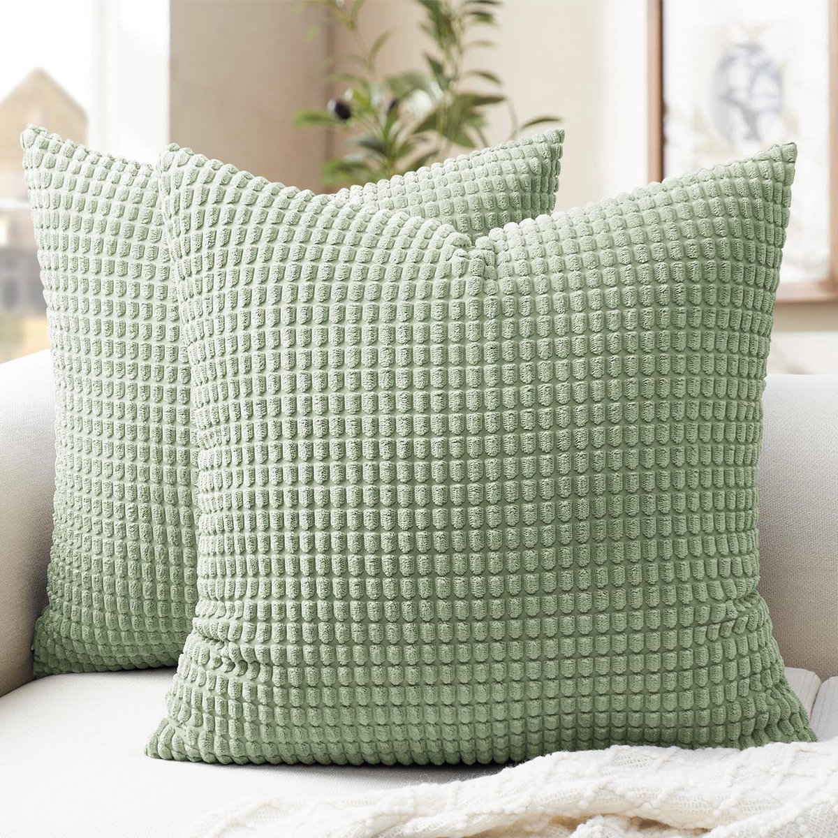Set van 2 kussenslopen, 50 x 50 cm, groen, corduroy, pluizig en zacht, lente, kussenhoezen, kussenovertrek, bankkussen, sierkussen, decoratie voor woonkamer, bank, stoel, slaapkamer, balkon