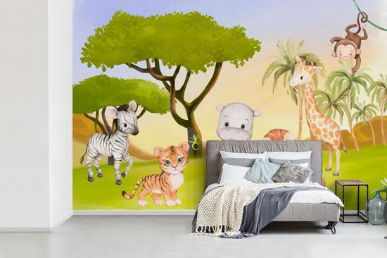 Muurcirkel met dieren uit de jungle: zebra, tijger, nijlpaard, giraf en aap. Geplaatst bij een bed.