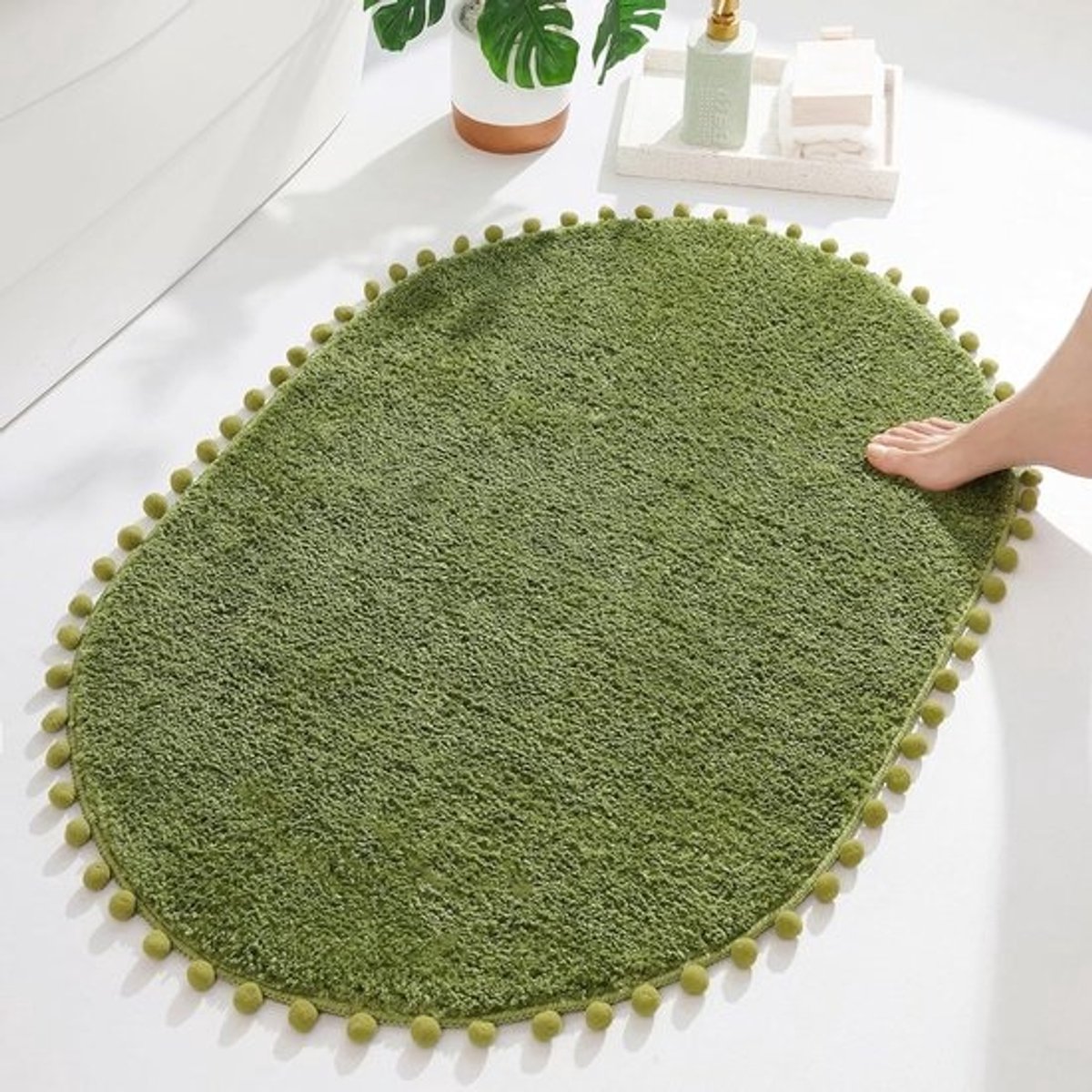 Ovale Badmat - Badkamertapijt Deurmat - Voeten Drogen - Zacht Pluche Materiaal - 61 x 91 cm - Olijfgroen