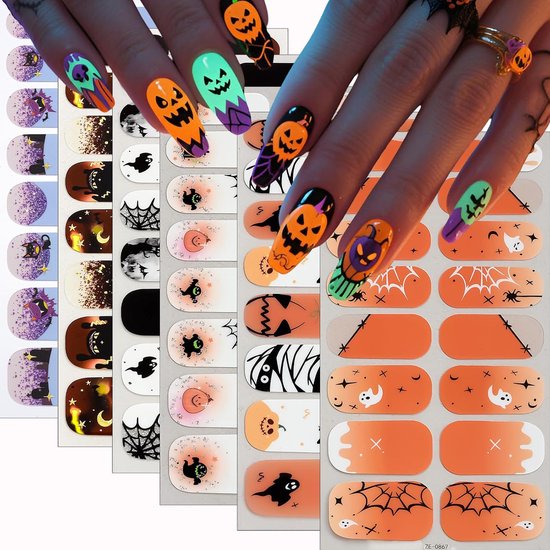 Halloween nagelstickers met pompoenen, spoken, mummies en vleermuizen, met paarse glitter accenten.