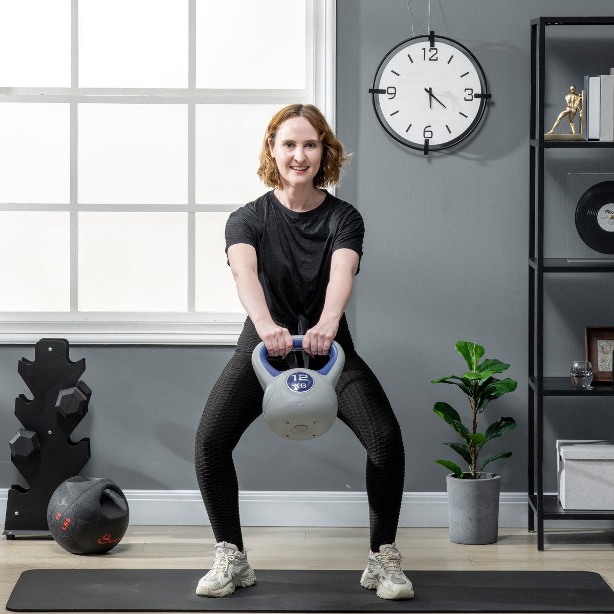 MEUNIQ Kettlebell 12 kg voor krachttraining en fitness, met kunststof coating, brede handgreep en vlakke onderzijde voor home workout, blauw