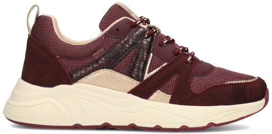 Baskets bordeaux avec des détails beiges et noirs, semelle beige.