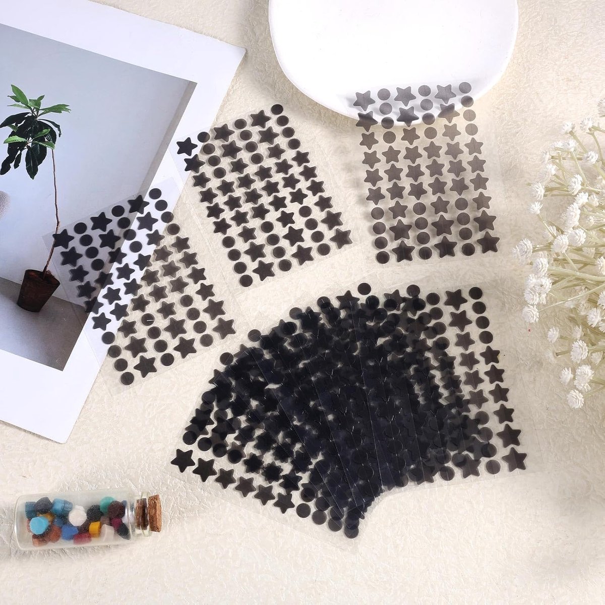 600 Stuks Zwarte Puistjespleisters, 240 Ronde Gezichtspuistjesbedekking, 240 Kleine Ster Acnepleisters en 120 Grote Ster Acnepads Puistjesvlekstickers voor Make-Upfeestjes