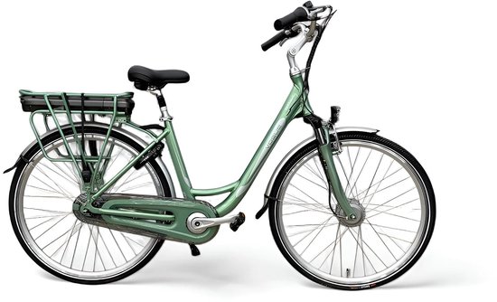 Groene Vogue Basic N7 elektrische fiets met bagagedrager en accu.