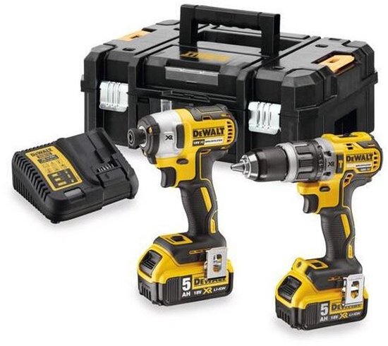 Zwarte DeWalt gereedschapskist met gele DeWalt 18V klop-/schroefboormachine, slagschroevendraaier en lader.