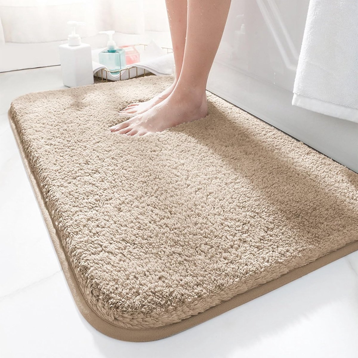 SnelShoppen - Badmat 50 x 80 cm, Antislip Zacht Waterabsorberend Shaggy Microfiber Mat, Machinewasbaar voor Badkamer, Douche, Camel