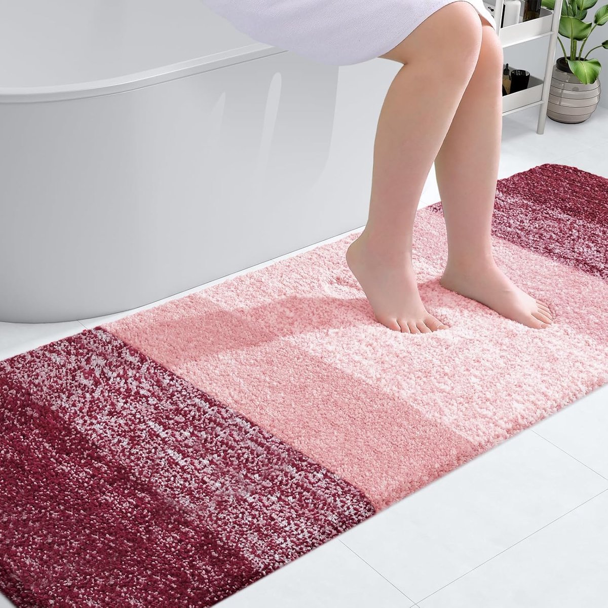 SnelShoppen - Extra Zachte en Absorberende Microfiber Badmat 180 x 60 cm - Rood - Rubber Onderzijde - Sneldrogend en Machinewasbaar voor Badkamer, Dou